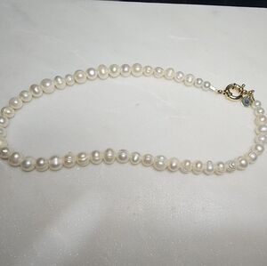 Holy Maria Elegant Pearl Necklace